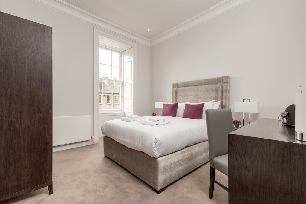 Destiny Scotland - Chisholm Hunter Suites Edinburg Exteriör bild