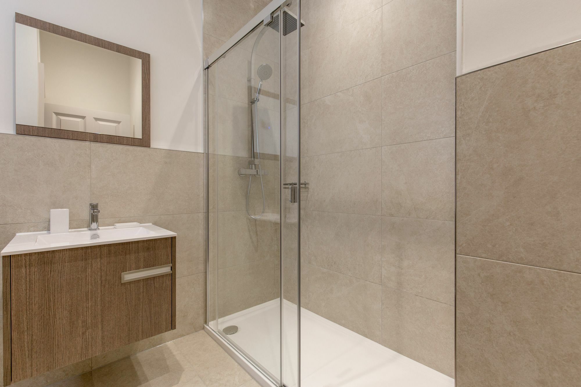 Destiny Scotland - Chisholm Hunter Suites Edinburg Exteriör bild